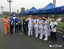 2017成都国际马拉松四川现代医院提供全程医疗保障!