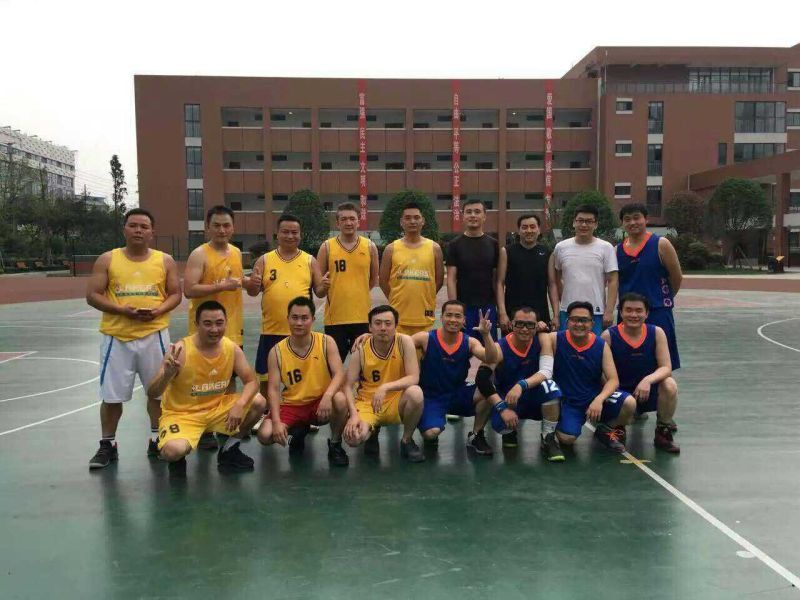 成都现代医院与四川省妇幼保健院举行篮球友谊赛